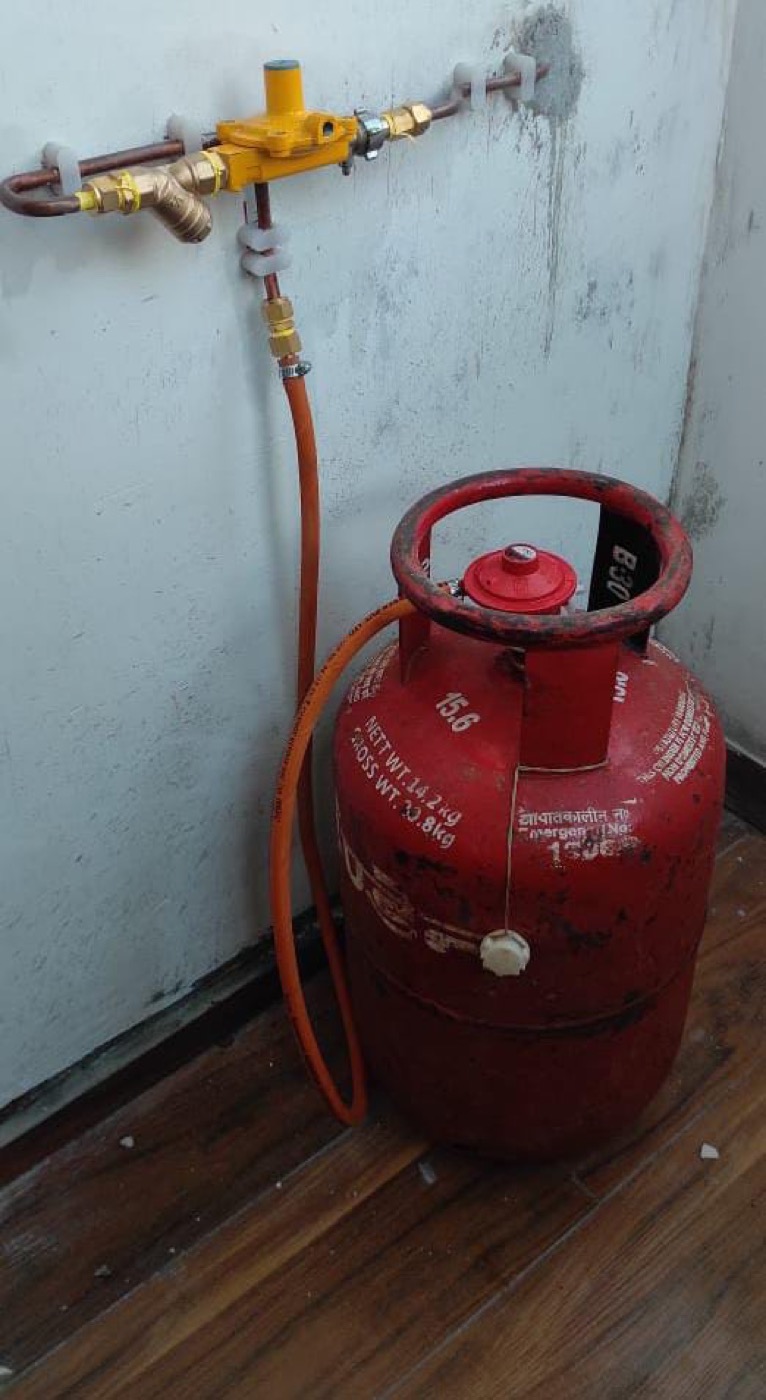 Domestic LPG wall regulator and copper pipeline connection